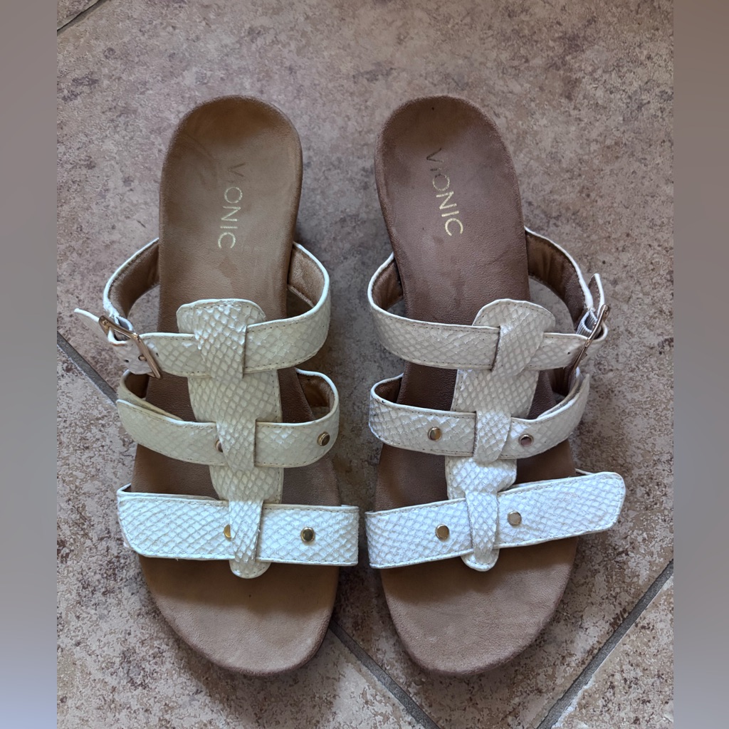 Vionic Radia Slip On Sandals In White Size 9